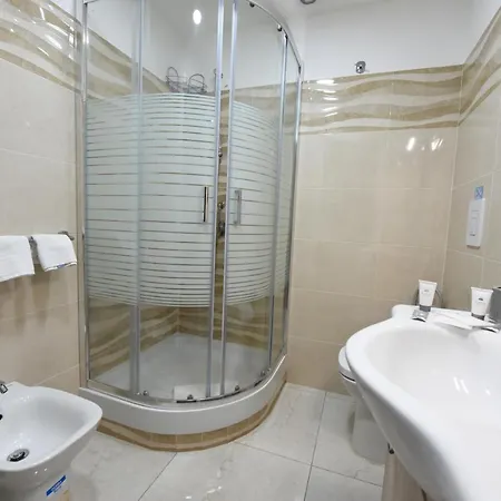 Bed & Breakfast Maison Toledo 210 4*