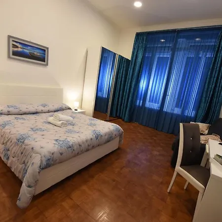 Maison Toledo 210 3* Neapol