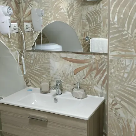 Maison Toledo 210 Panzió 4*