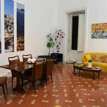 Bed & Breakfast Maison Toledo 210 4*