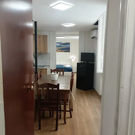Bed & Breakfast Maison Toledo 210 4*
